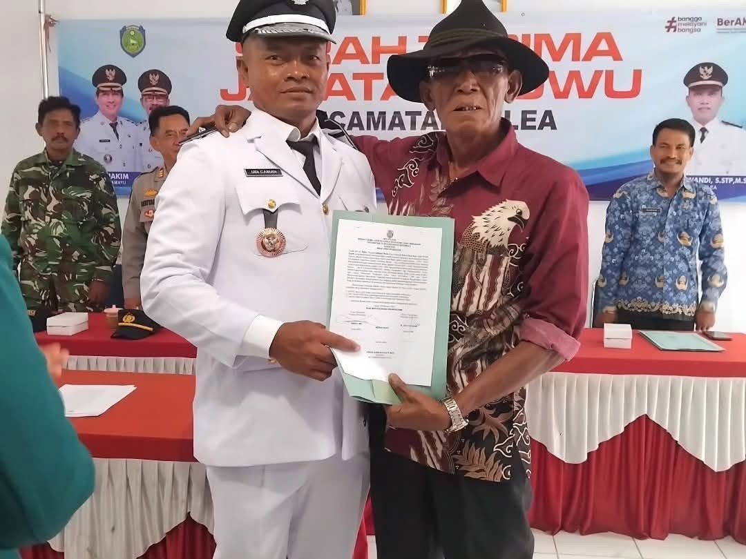 Serah terima jabatan dari bapak kuwu sadili(kuwu lama) ke bapak H.udi casudi(kuwu baru)